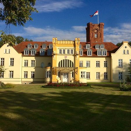 Schloss Lelkendorf - Fewo Parkblick Luaran gambar