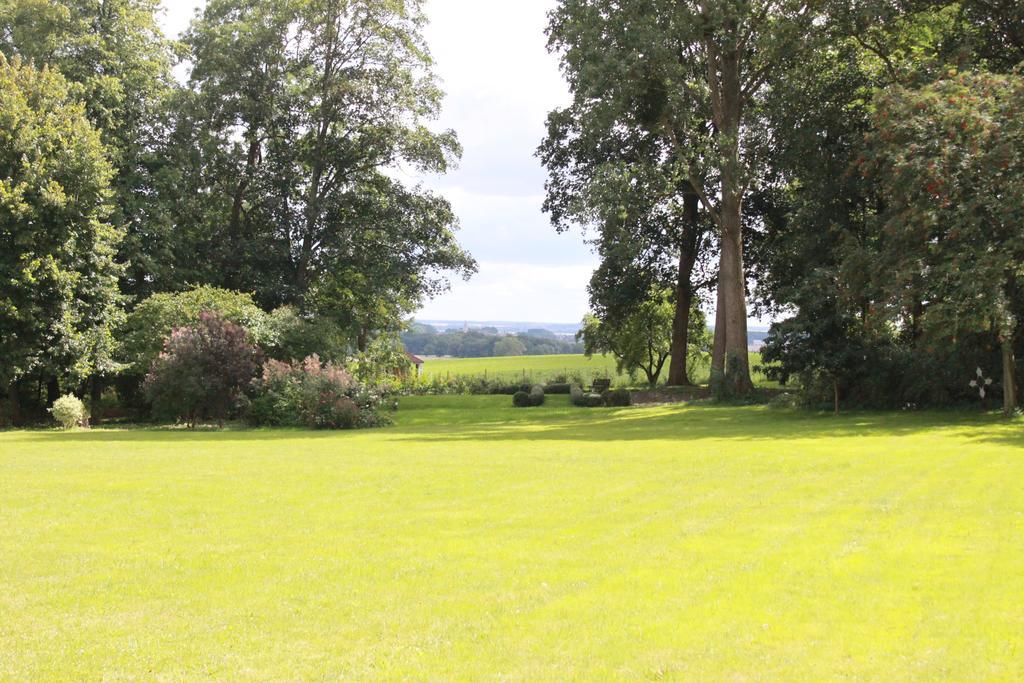Schloss Lelkendorf - Fewo Parkblick Luaran gambar