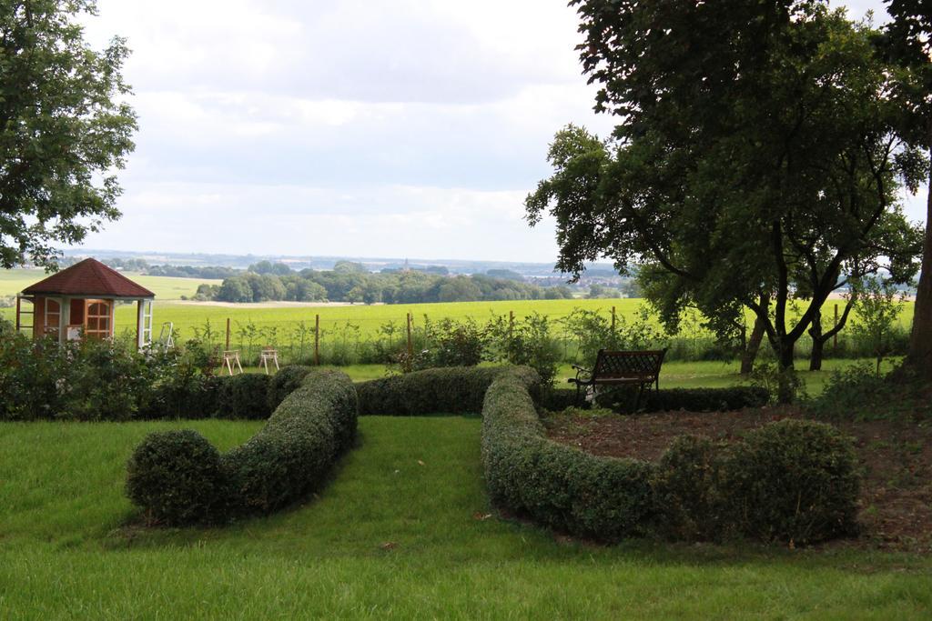 Schloss Lelkendorf - Fewo Parkblick Luaran gambar